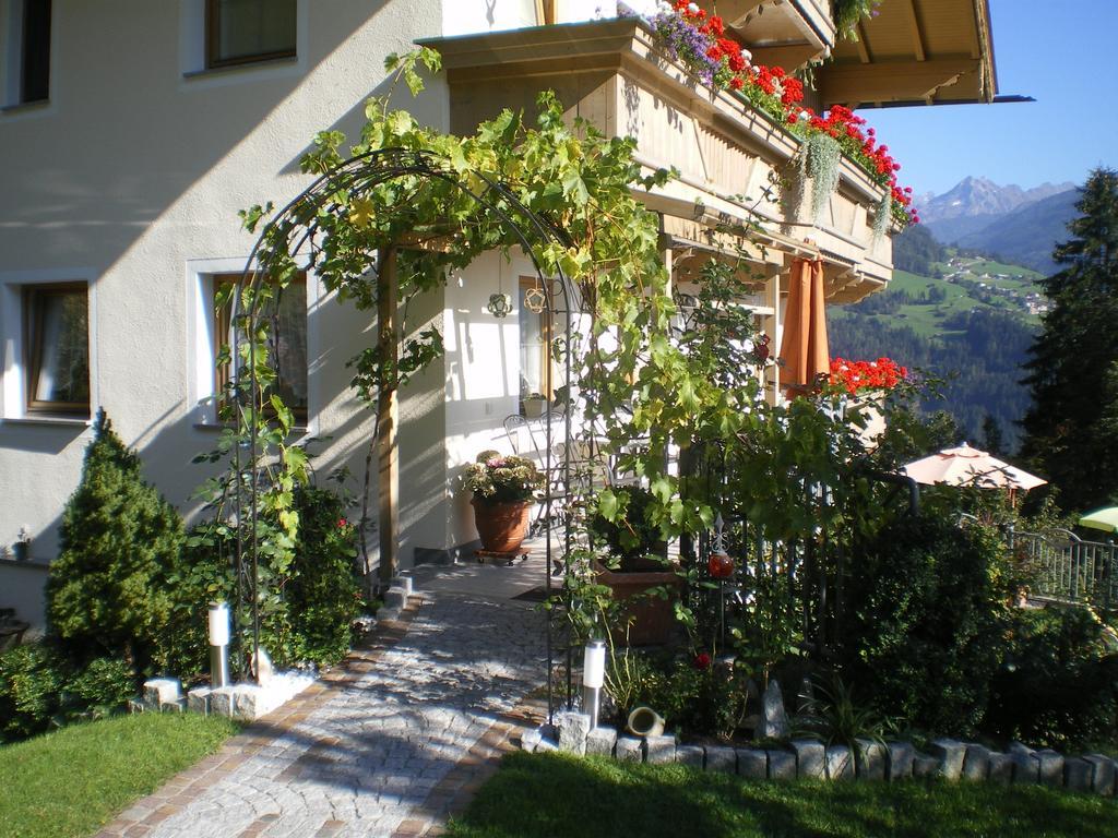 Готель Neurauthof Zellberg Екстер'єр фото